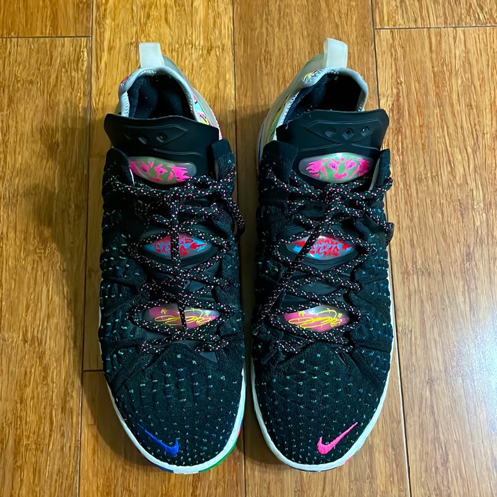 Nike LeBron 18 James Gang - Picture 6 of 10